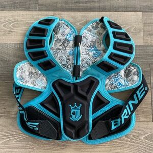 Brine King 4 Mid Lacrosse Shoulder Pads Mens LARGE Bright Blue Black LMSPKNG3-L